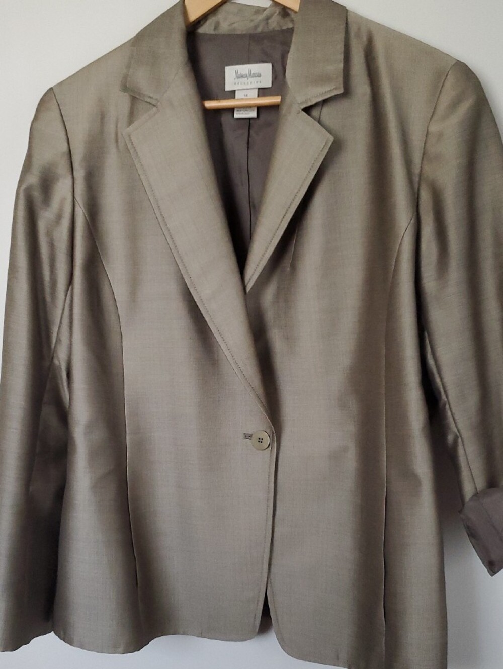 EUC Neiman Marcus Shimmery Taupe Single-Button Blazer